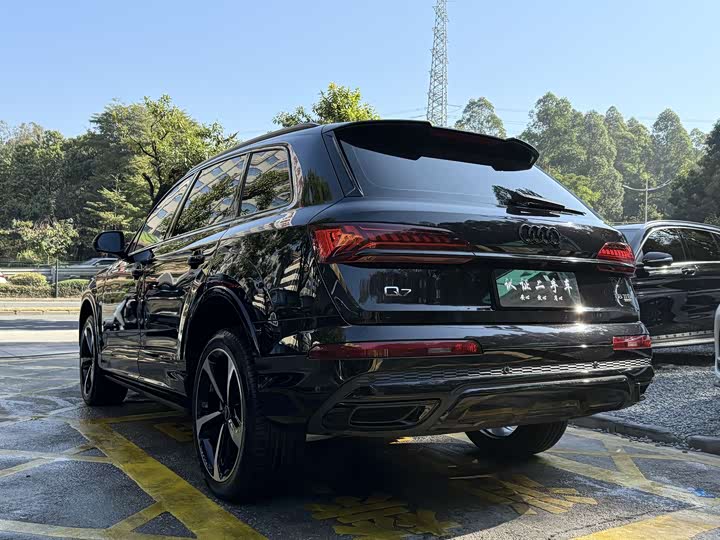 Фото 5 - Audi Q7
