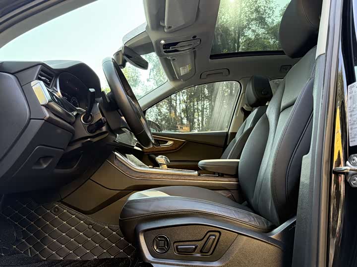 Фото 7 - Audi Q7