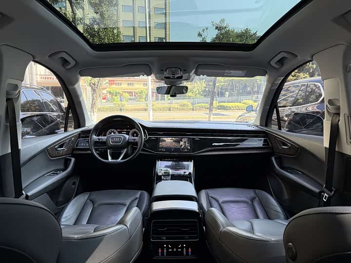 Фото 8 - Audi Q7