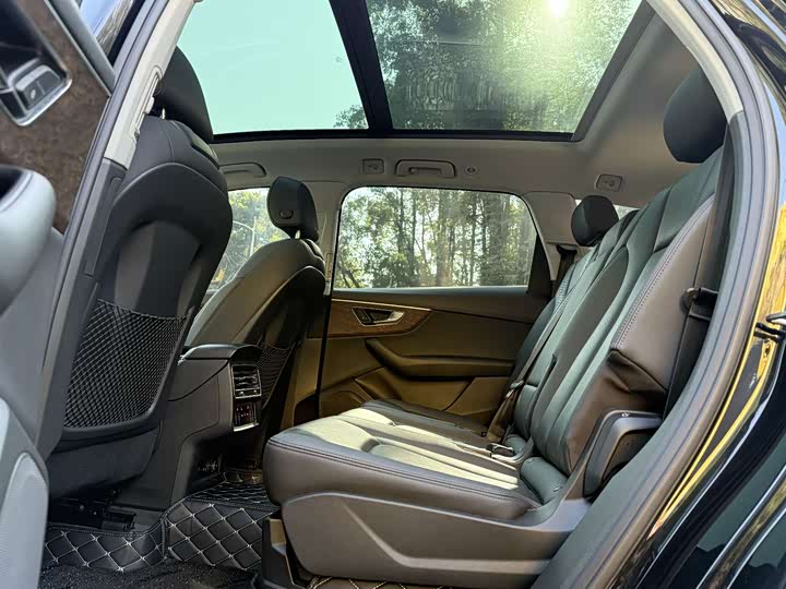 Фото 9 - Audi Q7