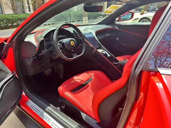 Фото 4 - Ferrari Roma