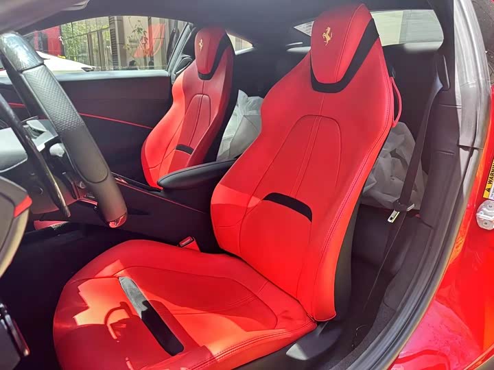 Фото 5 - Ferrari Roma