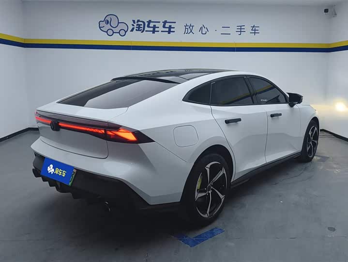 Фото 3 - Changan UNI-V Hybrid