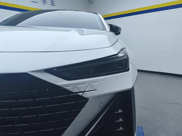 Фото 5 - Changan UNI-V Hybrid