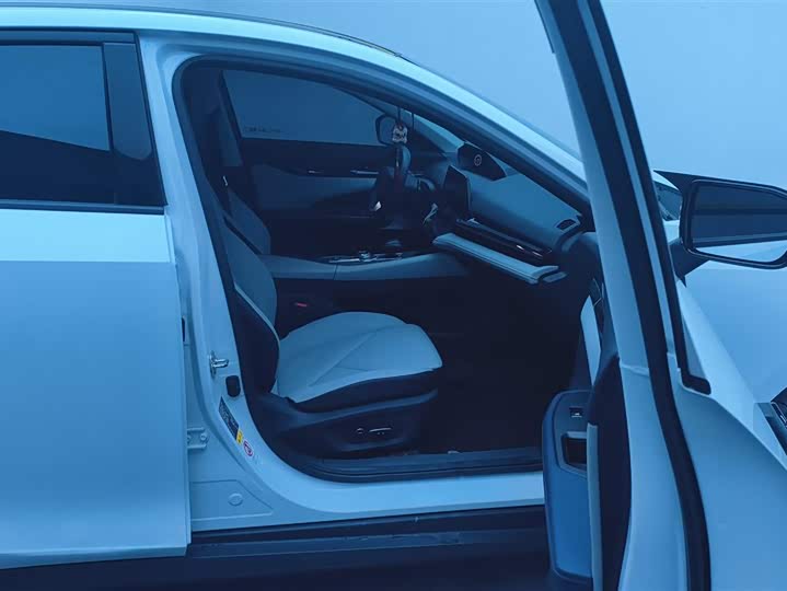 Фото 8 - Changan UNI-V Hybrid