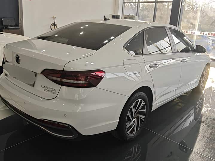 Фото 3 - Volkswagen Lavida