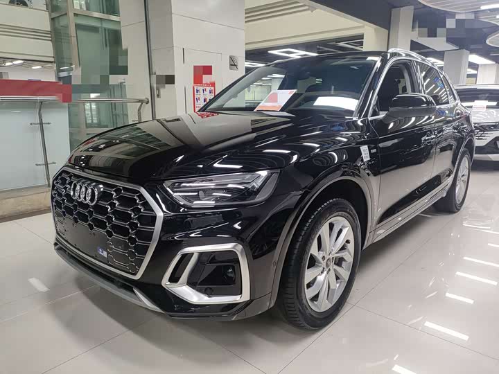 Фото 1 - Audi Q5L