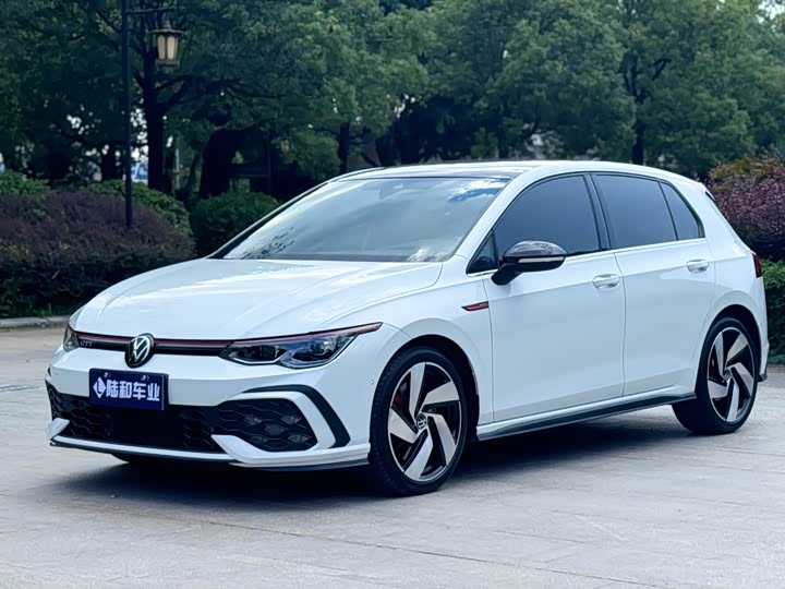 Фото 1 - Volkswagen Golf GTI