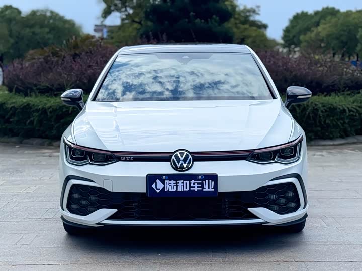 Фото 2 - Volkswagen Golf GTI