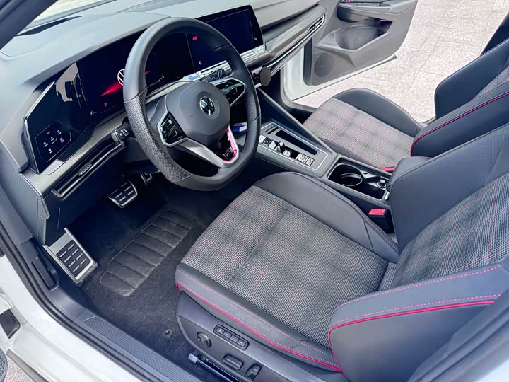 Фото 4 - Volkswagen Golf GTI