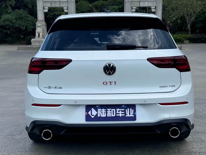 Фото 8 - Volkswagen Golf GTI