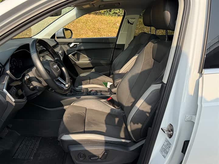 Фото 8 - Audi Q3