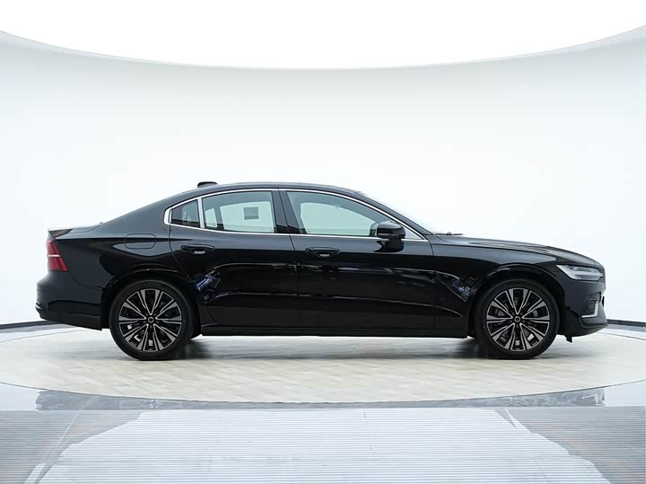 Фото 4 - Volvo S60