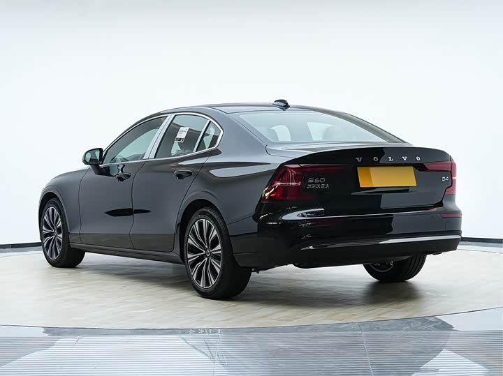 Фото 7 - Volvo S60