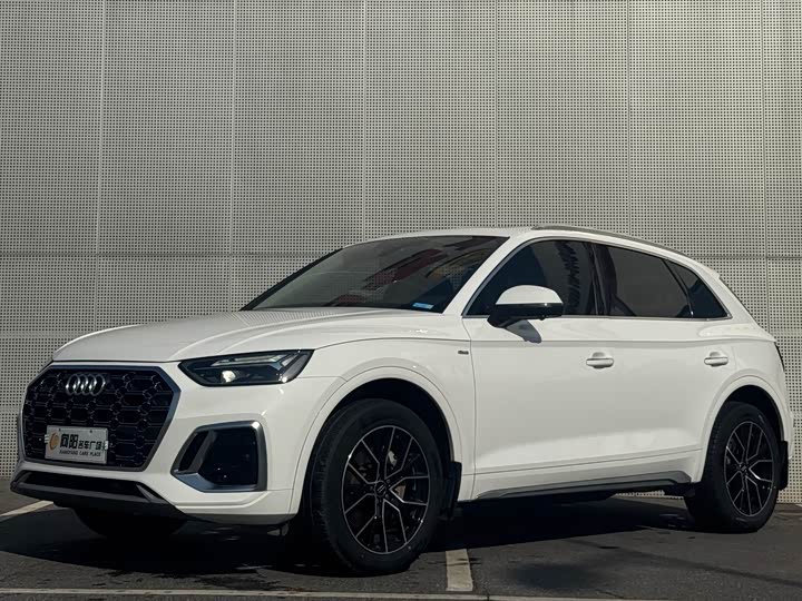 Фото 1 - Audi Q5L