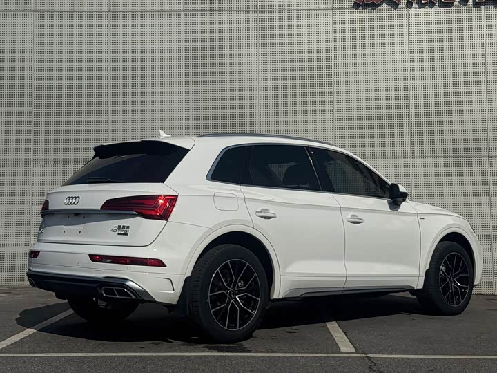 Фото 5 - Audi Q5L