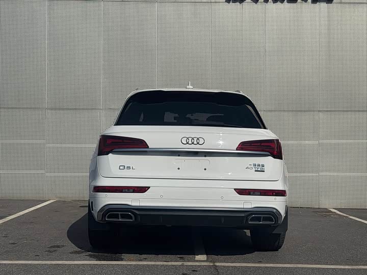 Фото 6 - Audi Q5L