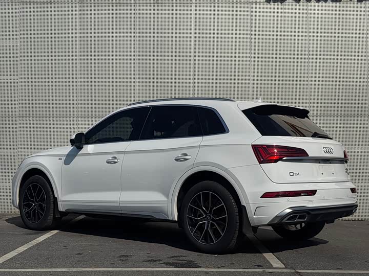 Фото 7 - Audi Q5L