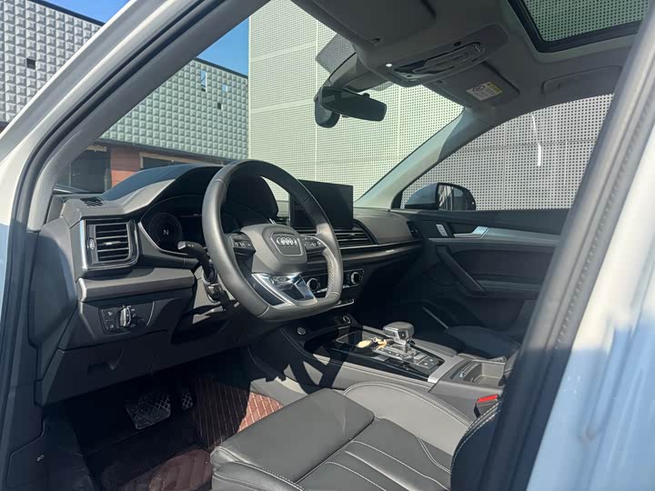 Фото 9 - Audi Q5L