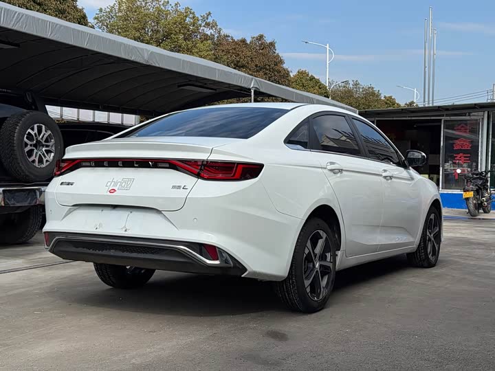 Фото 5 - Geely Emgrand L