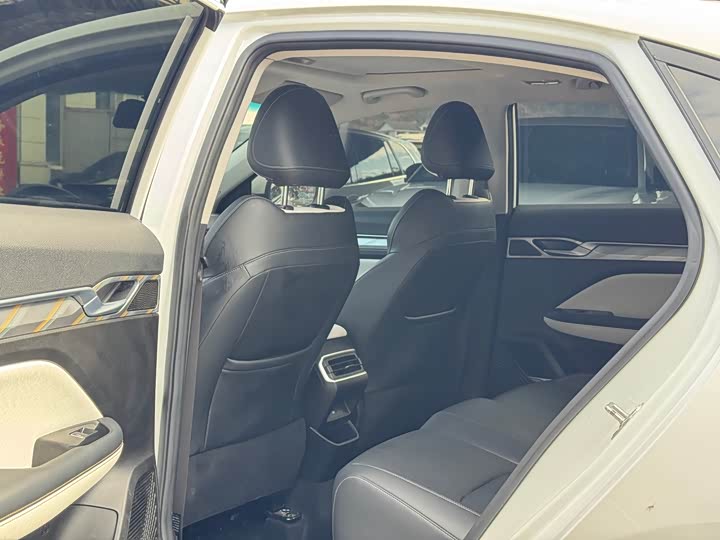 Фото 8 - Geely Emgrand L