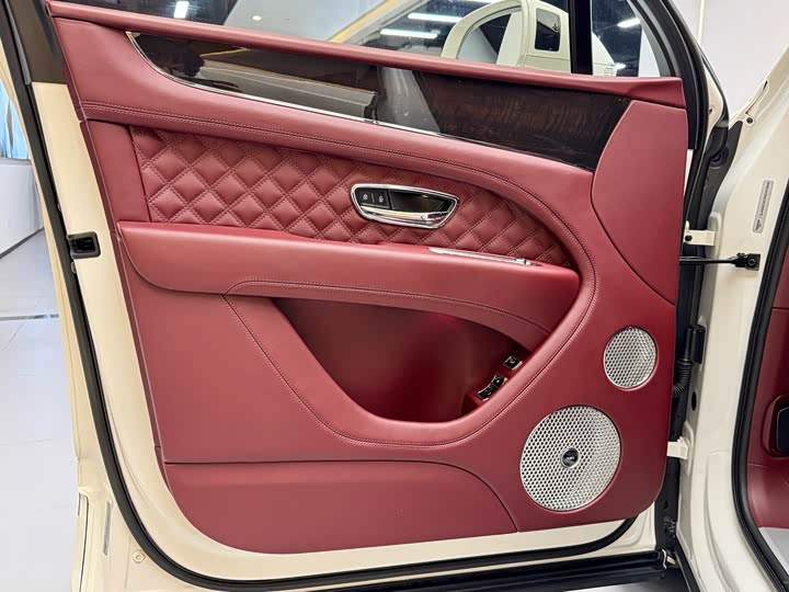 Фото 8 - Bentley Bentayga