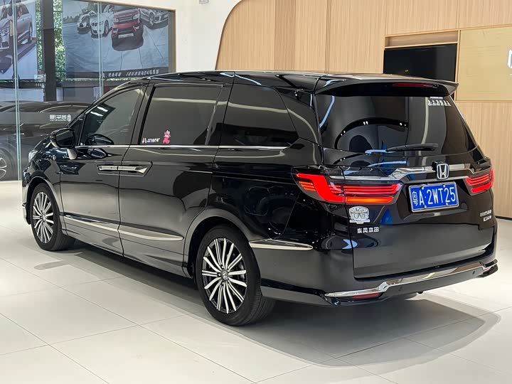 Фото 4 - Honda Elysion