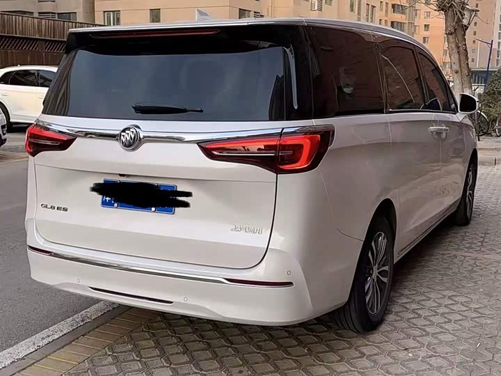 Фото 2 - Buick GL8 ES