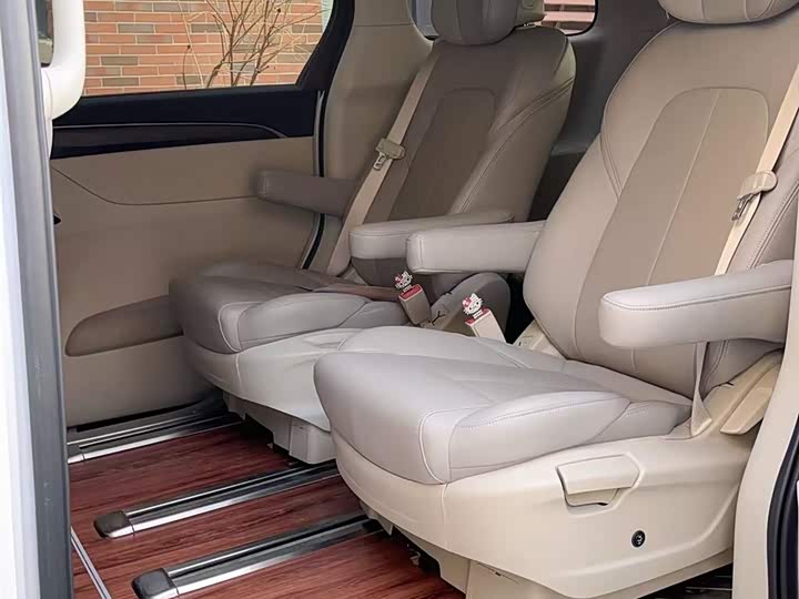 Фото 4 - Buick GL8 ES