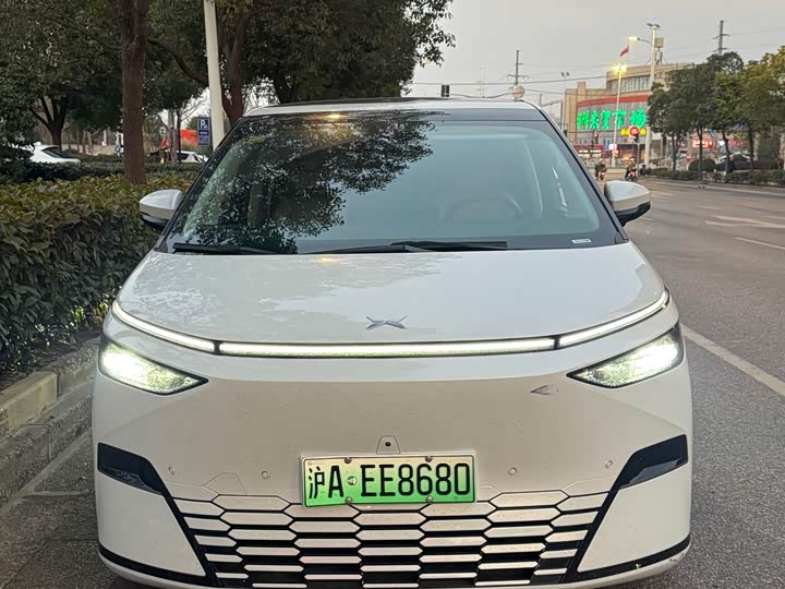 Фото 2 - XPeng X9