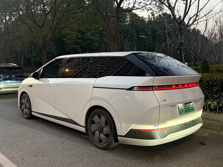 Фото 3 - XPeng X9