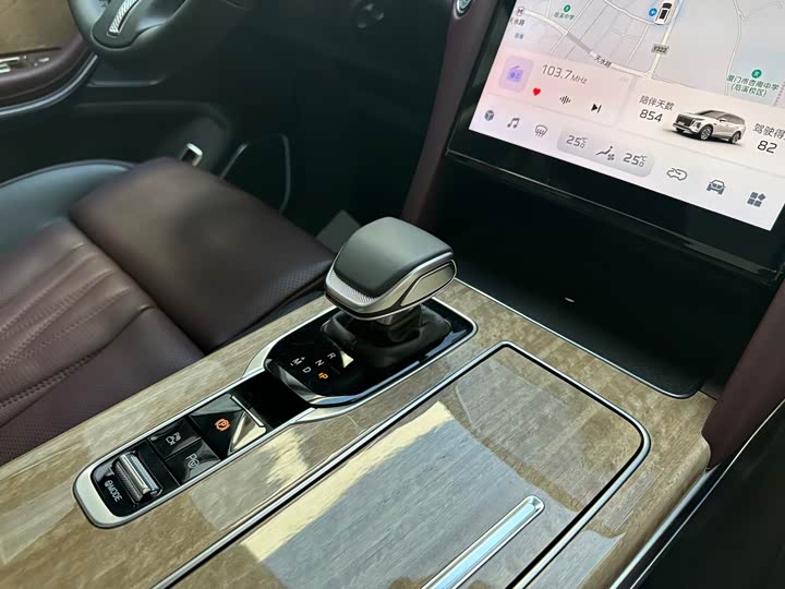 Фото 8 - Hongqi HS7