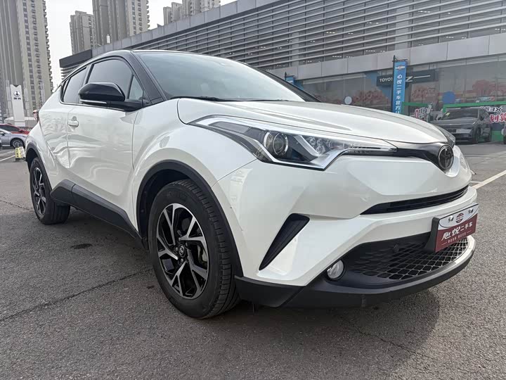 Фото 3 - Toyota C-HR