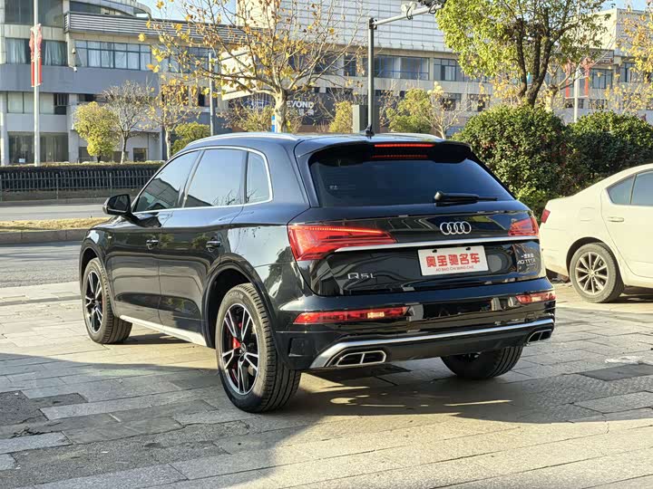 Фото 6 - Audi Q5L