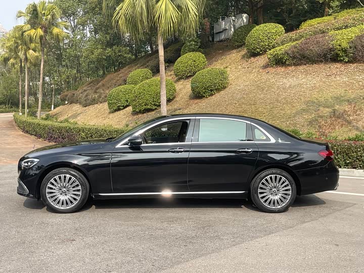 Фото 3 - Mercedes-Benz E-Class