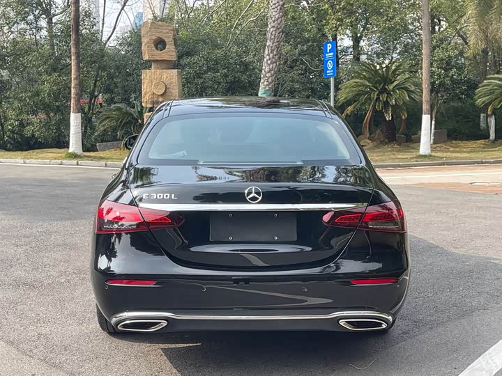 Фото 5 - Mercedes-Benz E-Class