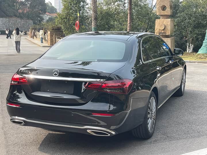 Фото 6 - Mercedes-Benz E-Class