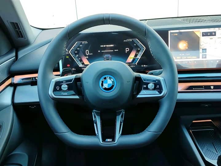Фото 6 - BMW i5