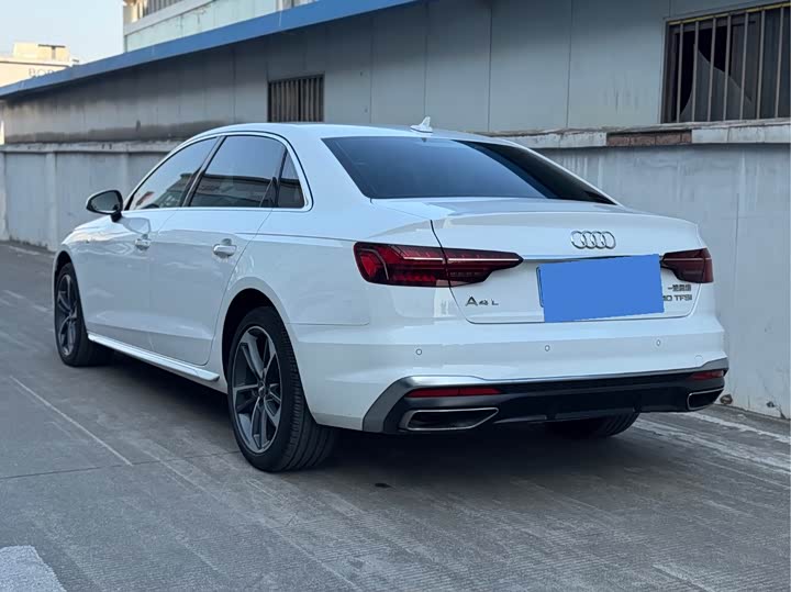 Фото 4 - Audi A4L