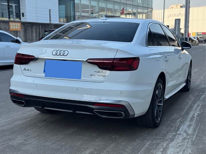 Фото 6 - Audi A4L