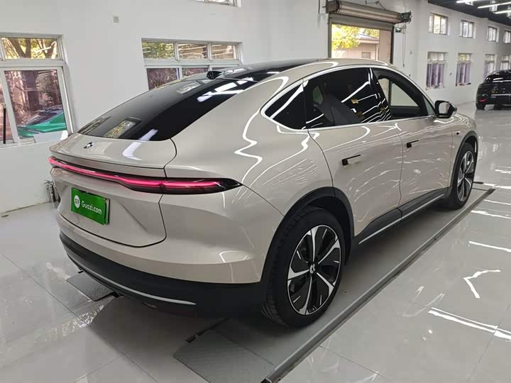 Фото 7 - Nio EC6