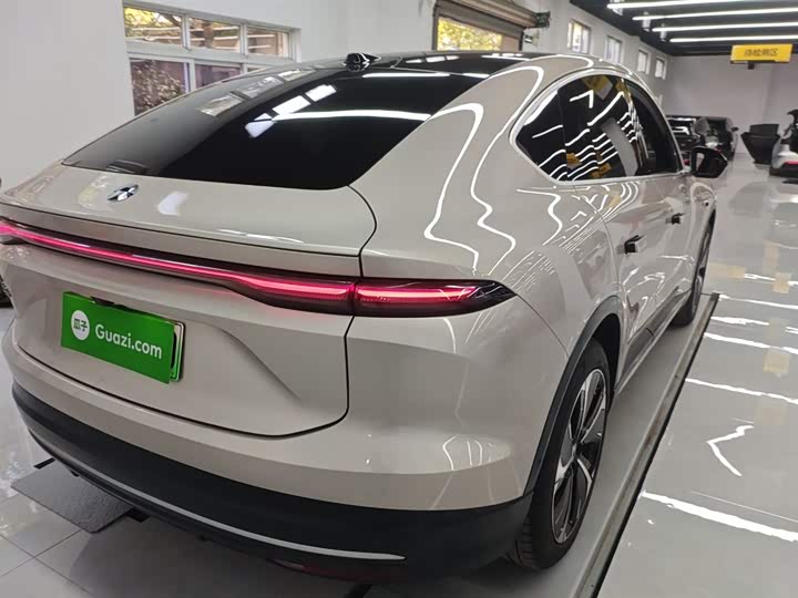 Фото 8 - Nio EC6