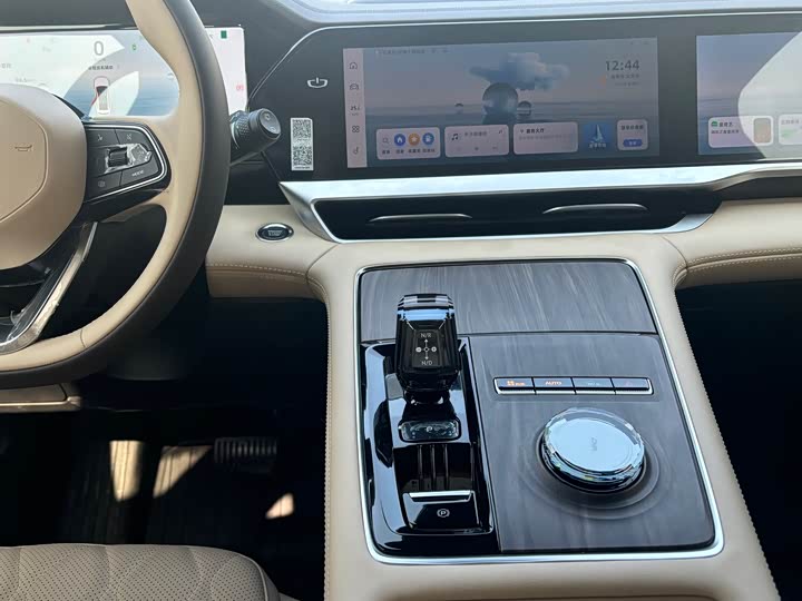 Фото 9 - Geely Monjaro