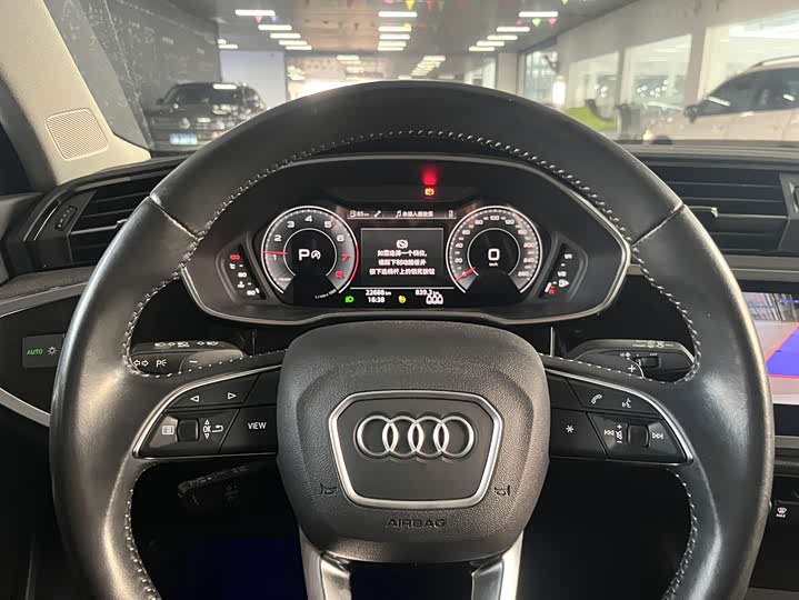 Фото 8 - Audi Q3