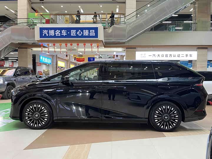 Фото 8 - XPeng X9