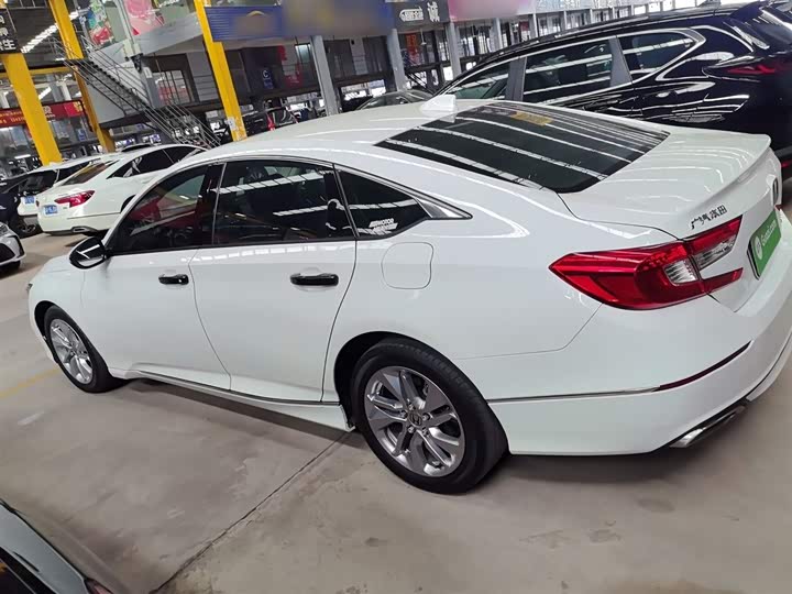 Фото 5 - Honda Accord