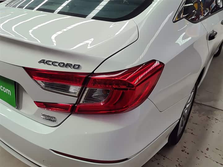 Фото 8 - Honda Accord