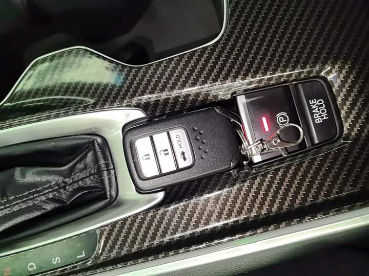 Фото 9 - Honda Accord