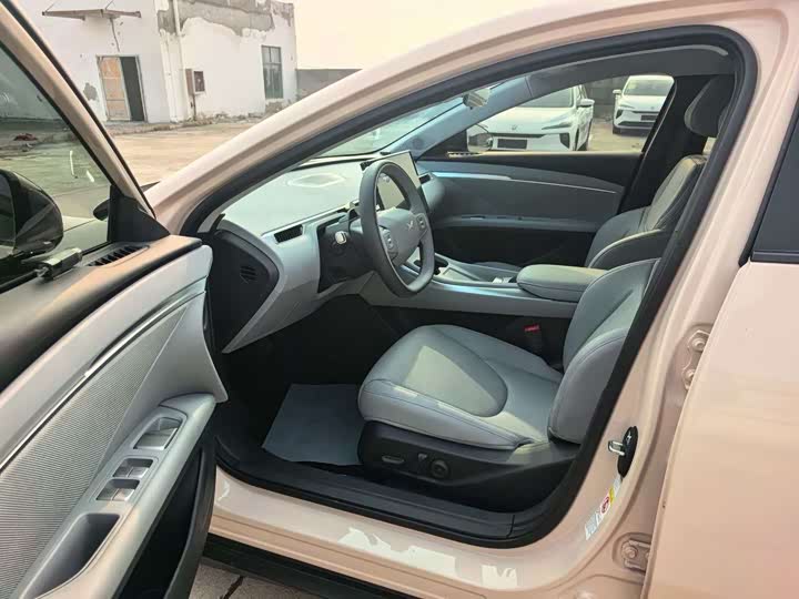 Фото 4 - XPeng Mona M03