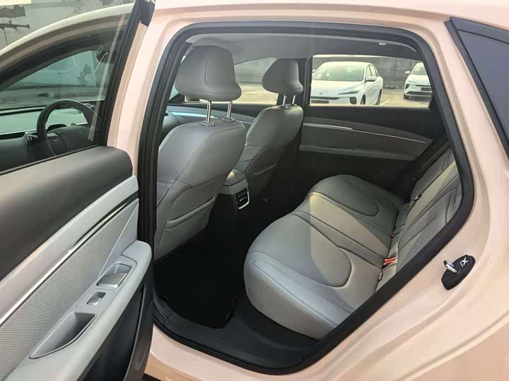 Фото 5 - XPeng Mona M03